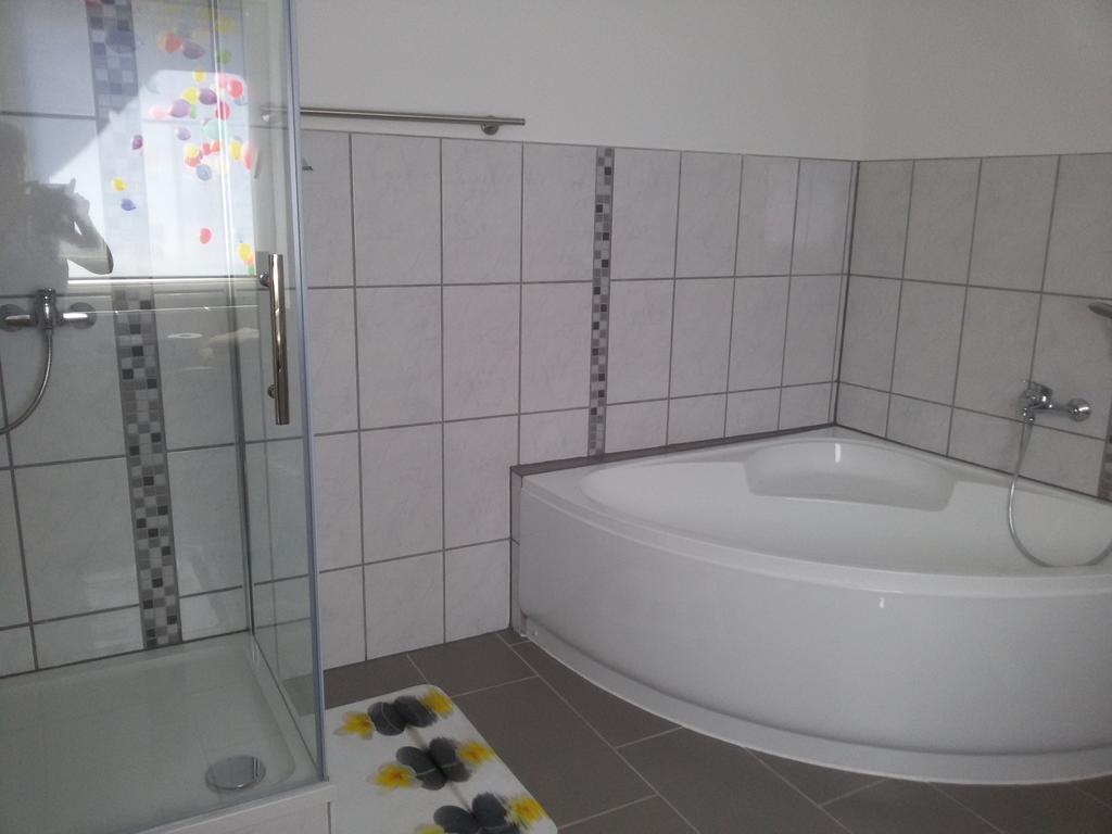 Gastehaus Nickolai Apartment Flomborn ภายนอก รูปภาพ