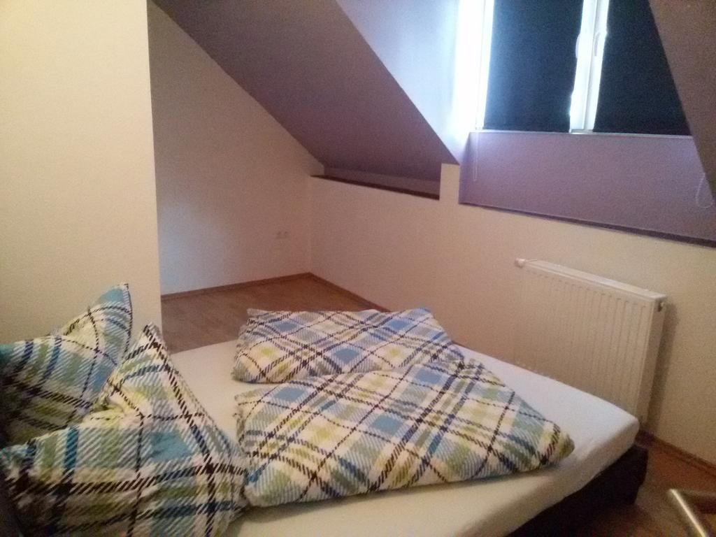Gastehaus Nickolai Apartment Flomborn ภายนอก รูปภาพ