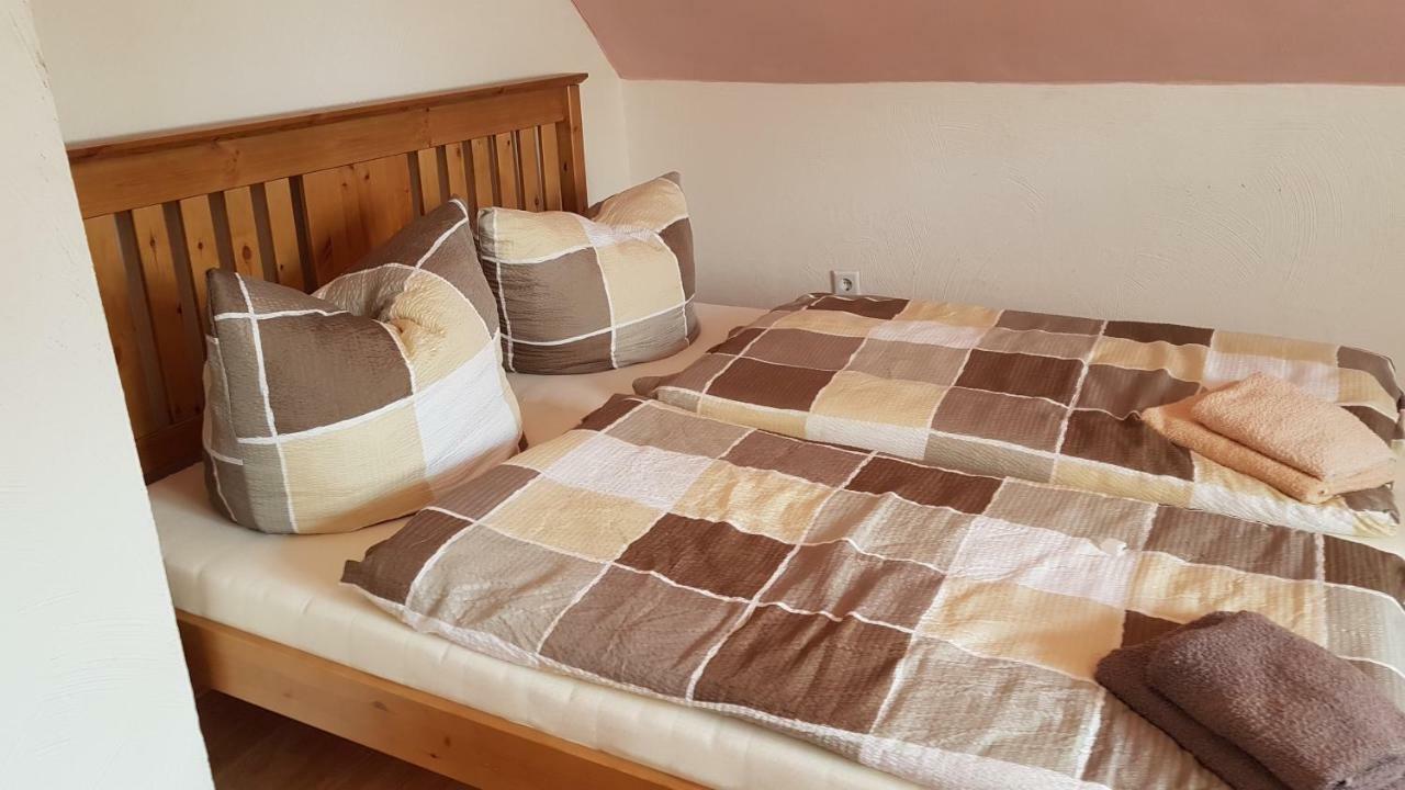 Gastehaus Nickolai Apartment Flomborn ภายนอก รูปภาพ